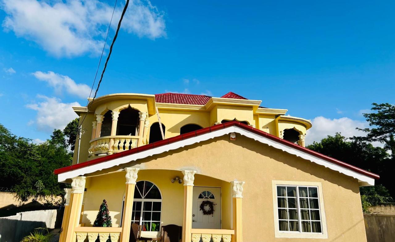 The Rest Stop-B- 15 Min From Airport/24Hrs Security Монтего Бей Екстериор снимка